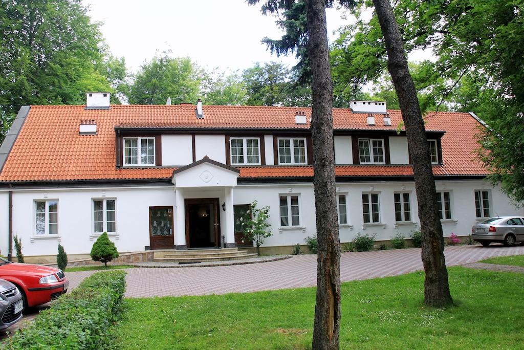 Dedek Park - Historyczny Dworek W Pieknym Parku Skaryszewskim Obok Stadionu Narodowego วอร์ซอ ภายนอก รูปภาพ