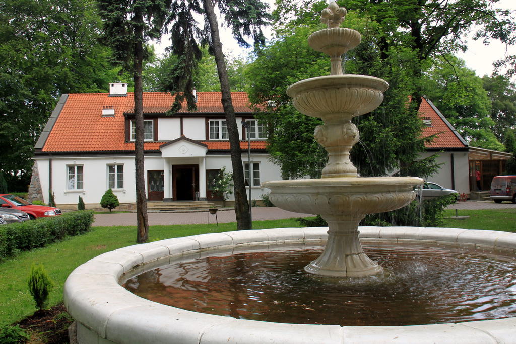 Dedek Park - Historyczny Dworek W Pieknym Parku Skaryszewskim Obok Stadionu Narodowego วอร์ซอ ภายนอก รูปภาพ