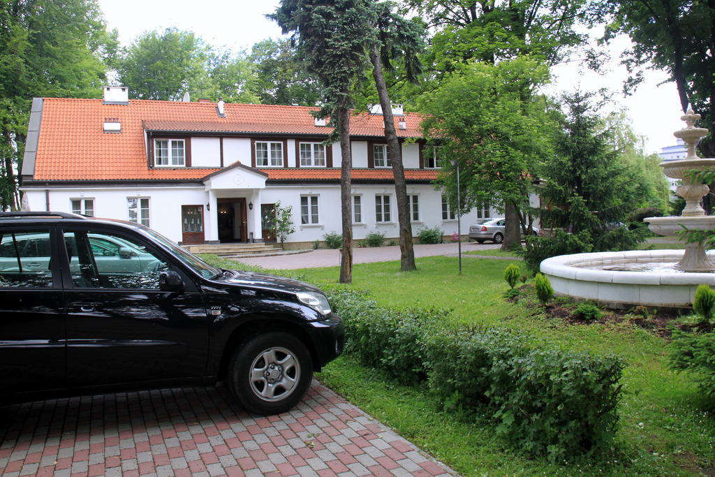 Dedek Park - Historyczny Dworek W Pieknym Parku Skaryszewskim Obok Stadionu Narodowego วอร์ซอ ภายนอก รูปภาพ